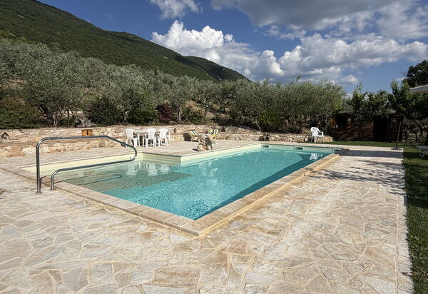 Il Paradiso tra Gli Ulivi: Autunno, Estate, Esterni, Piscina, Primavera