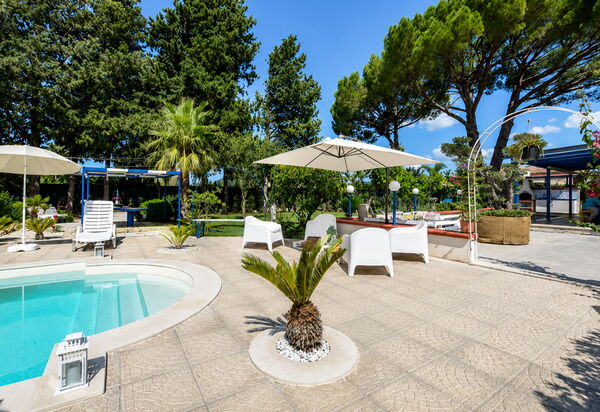 Villa Didymos: Autunno, Balcone / Terrazza / Patio, Estate, Piscina, Primavera