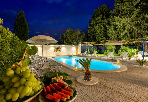 Villa Didymos: Autunno, Balcone / Terrazza / Patio, Estate, Piscina, Primavera