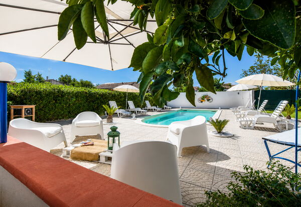 Villa Didymos: Autunno, Balcone / Terrazza / Patio, Estate, Piscina, Primavera