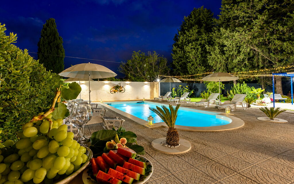 Villa Didymos: Autunno, Balcone / Terrazza / Patio, Estate, Piscina, Primavera