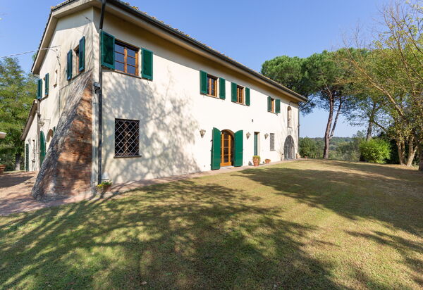 Podere Le Capannucce: Building Exterior