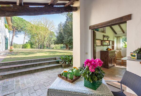 Podere Le Capannucce: Balcony / Terrace / Patio