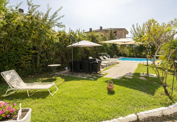 Villa Eva: Autumn, Garden, Spring, Summer