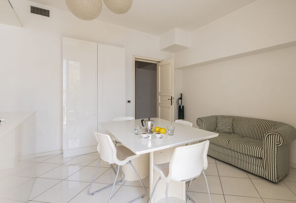 Villa Eva: Autumn, Dining Room, Spring, Summer