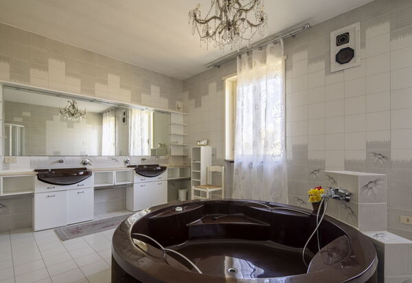 Villa Eva: Autumn, Bathroom, Spring, Summer