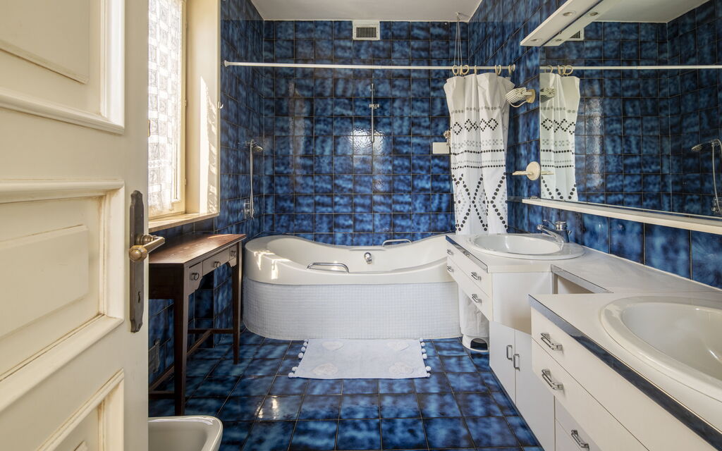 Villa Eva: Autumn, Bathroom, Spring, Summer