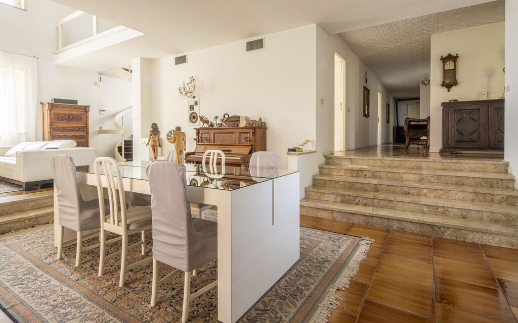 Villa Eva: Autumn, Dining Room, Spring, Summer