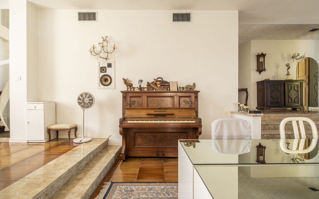 Villa Eva: Autumn, Room Detail, Spring, Summer