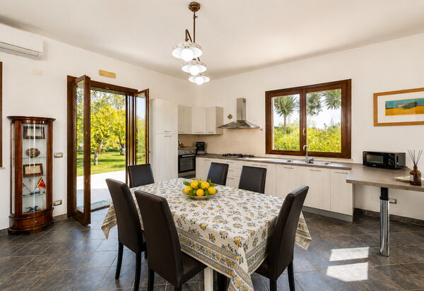 Villa Don Pino: Autumn, Living Room, Spring, Summer