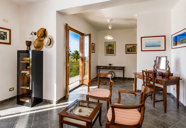 Villa Don Pino: Autumn, Living Room, Spring