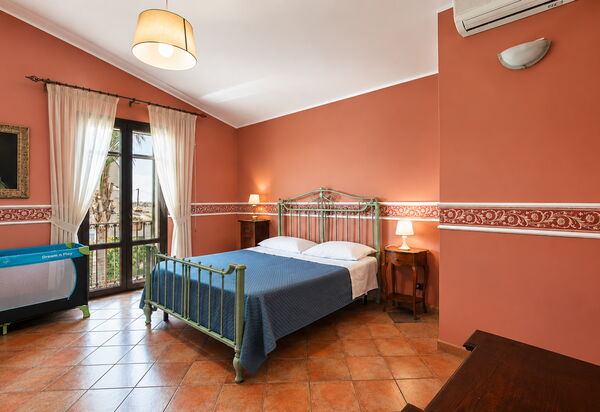 La Villa di Giusy: Autumn, Bedroom, Spring, Summer