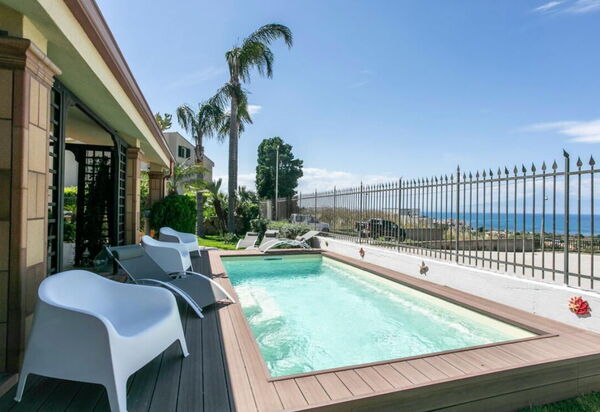 La Villa di Giusy: Autumn, Balcony / Terrace / Patio, Garden, Pool, Spring, Summer