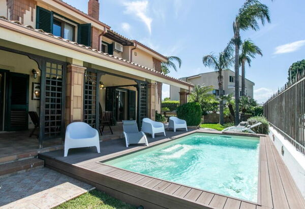 La Villa di Giusy: Autumn, Balcony / Terrace / Patio, Garden, Pool, Spring, Summer