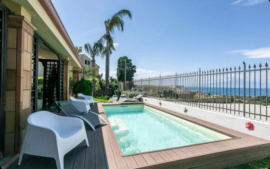 La Villa di Giusy: Autumn, Balcony / Terrace / Patio, Garden, Pool, Spring, Summer