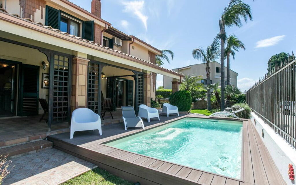 La Villa di Giusy: Autumn, Balcony / Terrace / Patio, Garden, Pool, Spring, Summer