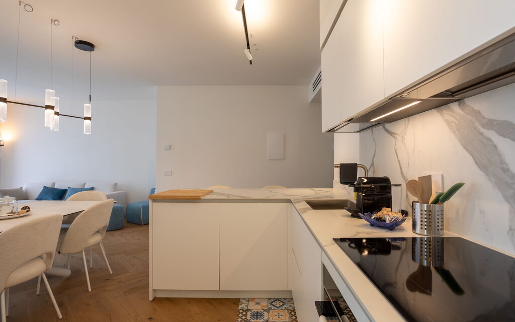 Porto di Luce Luxury, Jacuzzi and Seaview: Autunno, Cucina, Estate, Primavera, Soggiorno