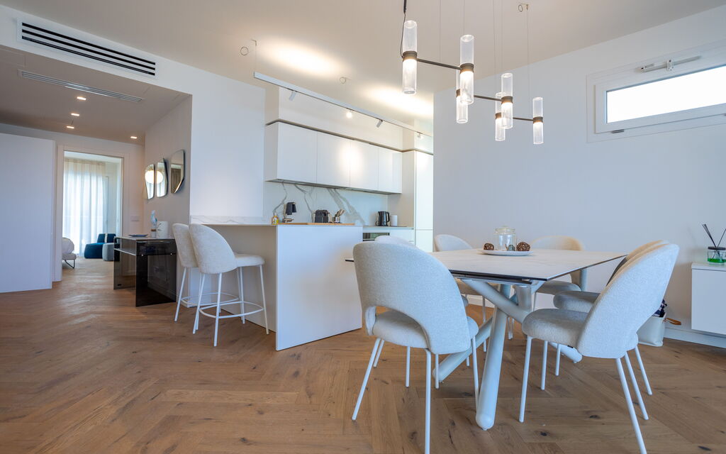 Porto di Luce Luxury, Jacuzzi and Seaview: Autunno, Cucina, Estate, Primavera, Soggiorno