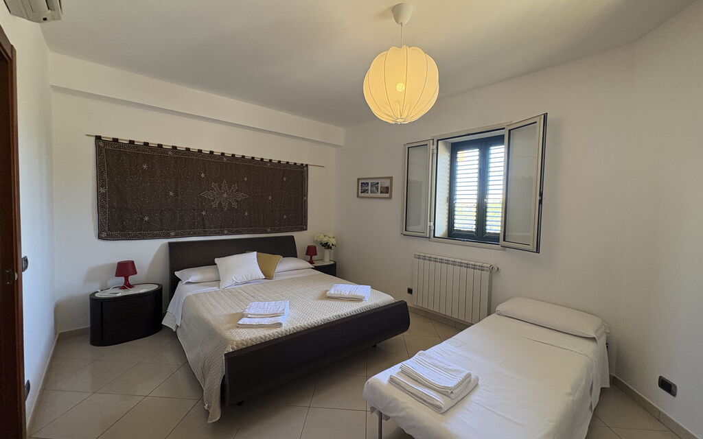 Villa Magda: Autumn, Spring, Summer