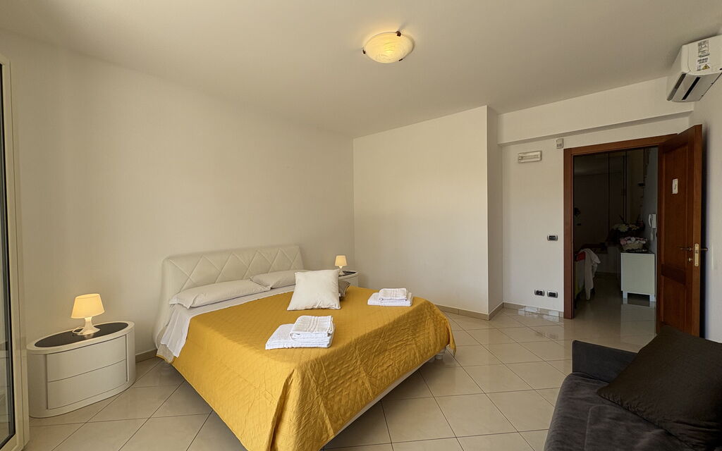 Villa Magda: Autumn, Spring, Summer