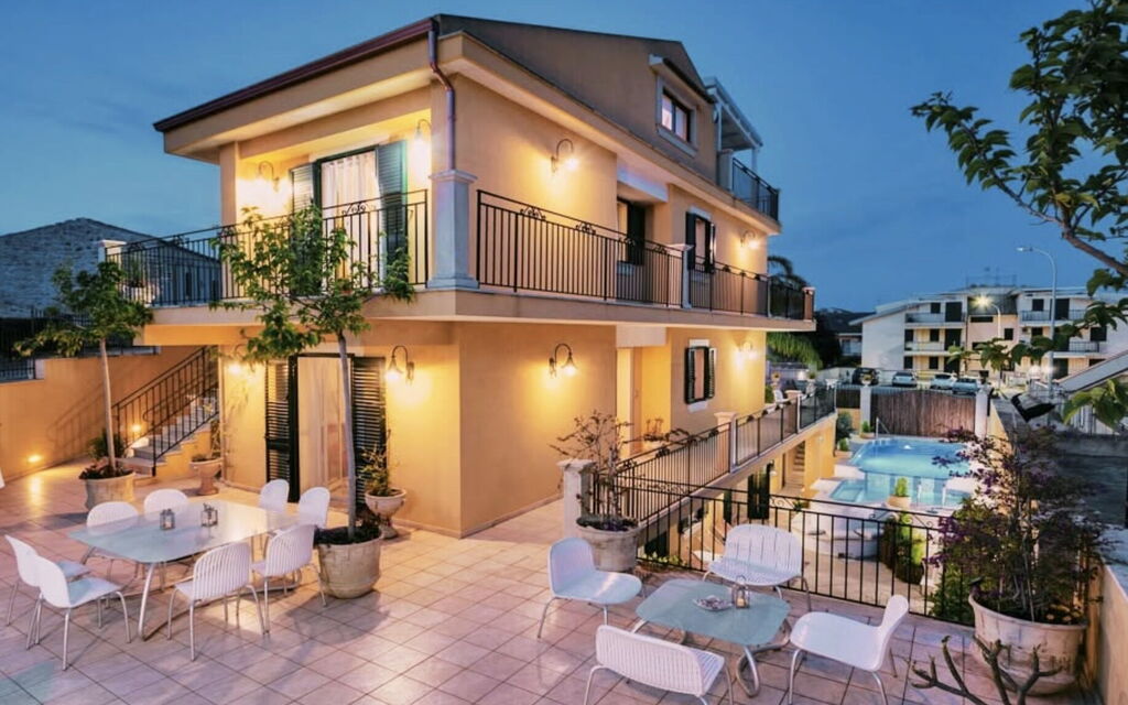 Villa Magda: Autumn, Spring, Summer