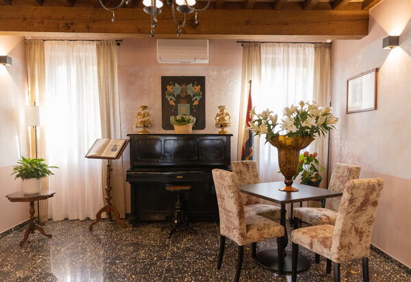 Villa Mirandola: Autunno, Dettagli della stanza, Estate, Primavera