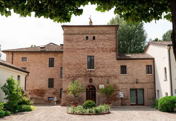 Villa Mirandola: Autunno, Entrata Principale, Estate, Primavera