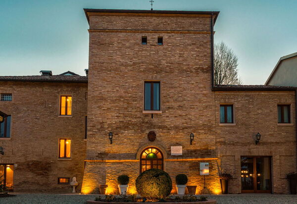 Villa Mirandola: Autunno, Entrata Principale, Estate, Primavera