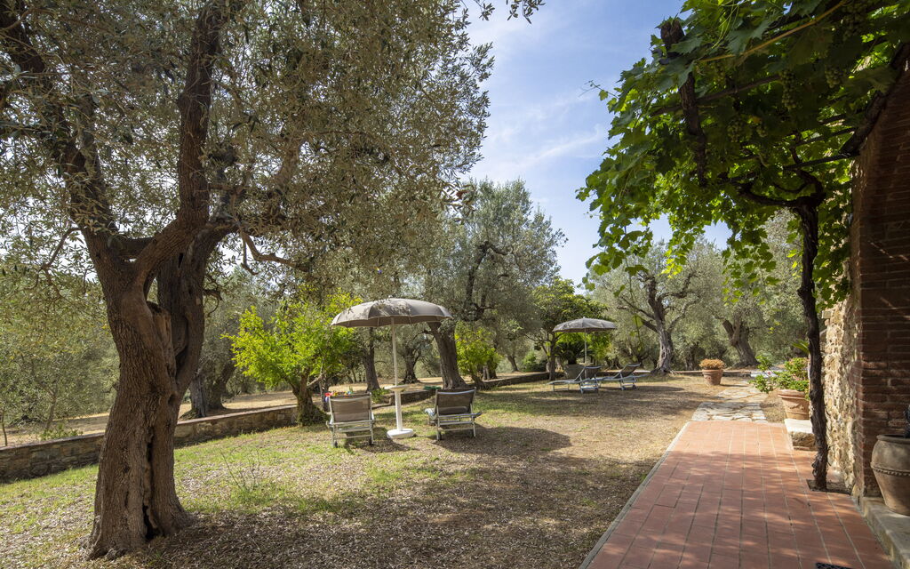 Casale delle Lupe, Campiglia Marittima: Autumn, Garden, Spring, Summer