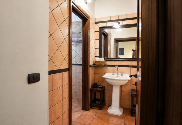 La Muraglia: Autumn, Bathroom, Spring, Summer