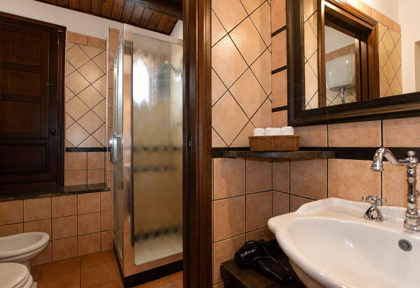 La Muraglia: Autumn, Bathroom, Spring, Summer