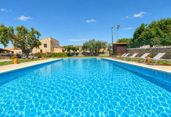 La Muraglia: Autumn, Pool, Spring, Summer