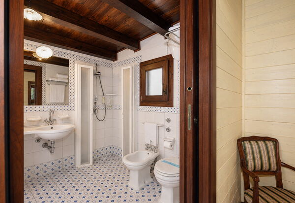 La Muraglia: Autumn, Bathroom, Spring, Summer