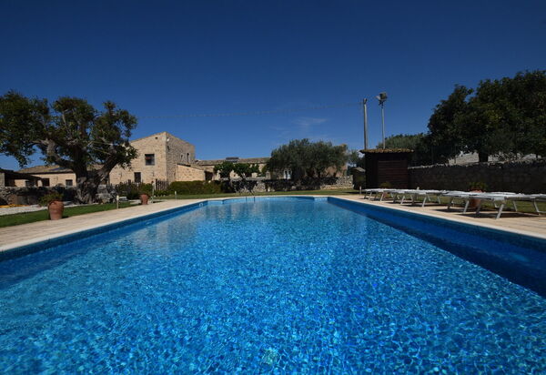La Muraglia: Autunno, Estate, Giardino, Piscina, Primavera