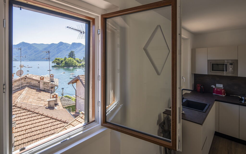 Next Comacina, Lago di Como with Garage: Autumn, Kitchen, Living Room, Scenic View, Spring, Summer