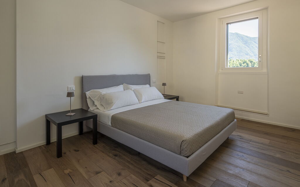 Next Comacina, Lago di Como with Garage: Autumn, Bedroom, Spring, Summer