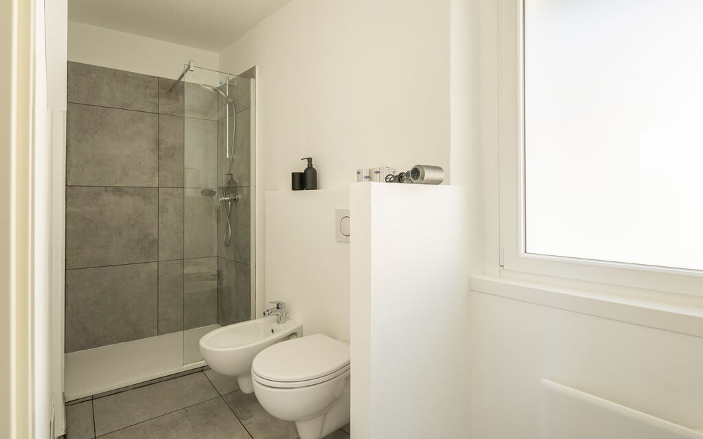 Next Comacina, Lago di Como with Garage: Autumn, Bathroom, Spring, Summer