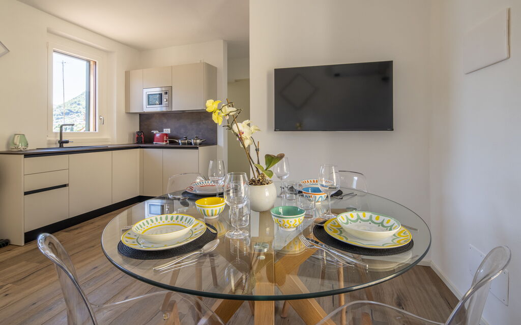 Next Comacina, Lago di Como with Garage: Autumn, Kitchen, Living Room, Spring, Summer