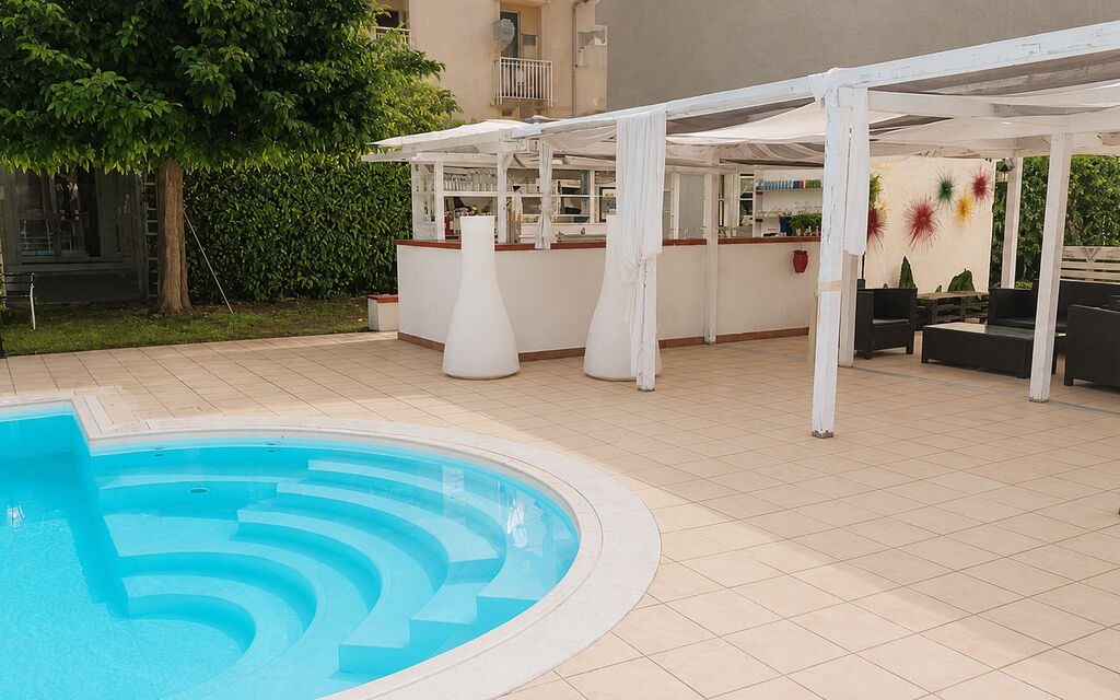 Villa Gertrude: Autunno, Balcone / Terrazza / Patio, Estate, Piscina, Primavera