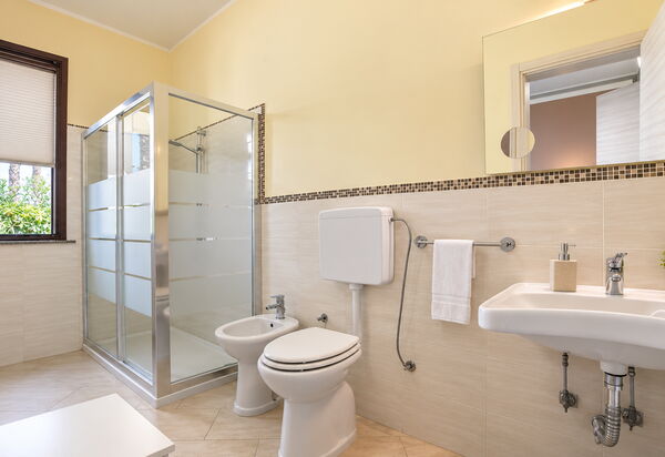 Villa Sara: Autumn, Bathroom, Spring, Summer