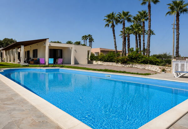 Villa Sara: Autumn, Building Exterior, Pool, Spring, Summer