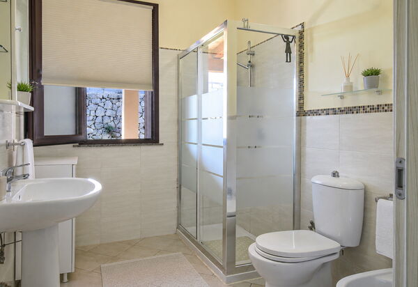 Villa Sara: Autumn, Bathroom, Spring, Summer