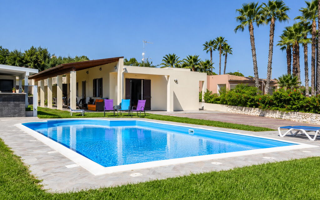 Villa Sara: Autumn, Garden, Pool, Spring, Summer