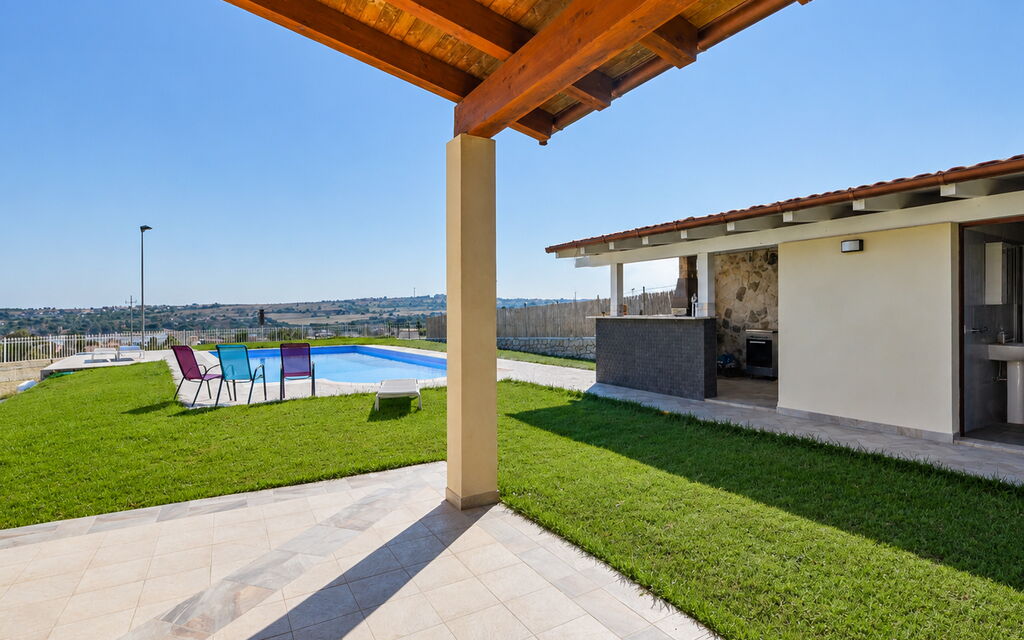 Villa Sara: Autumn, Garden, Pool, Spring, Summer