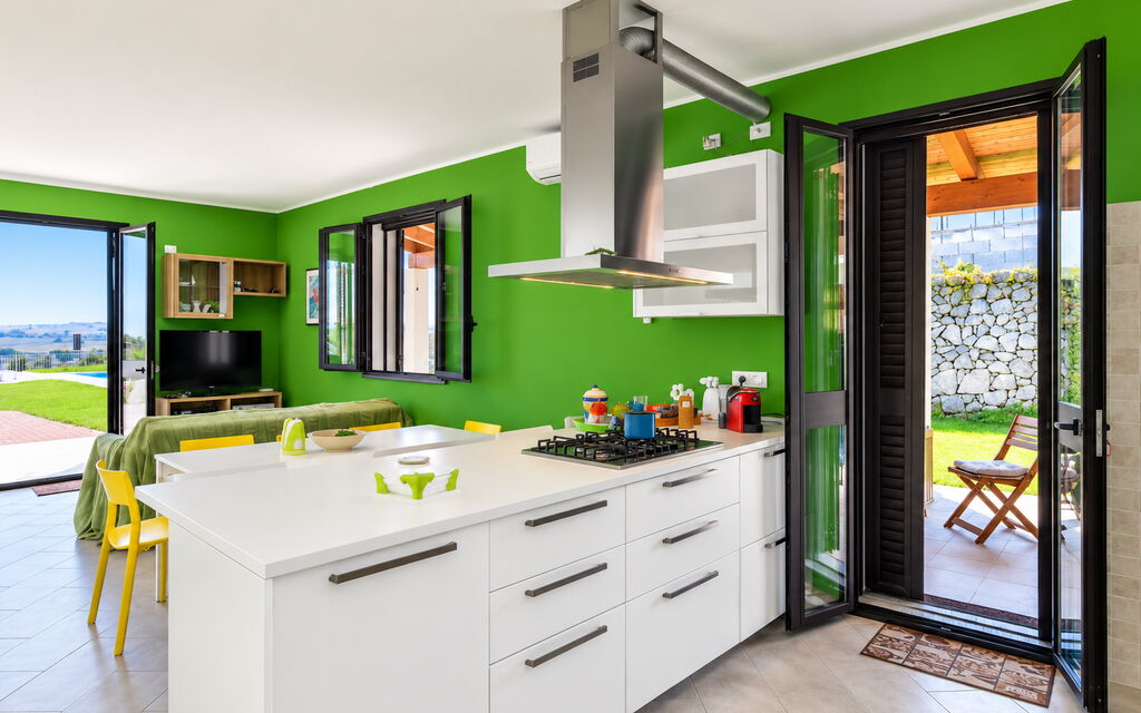 Villa Sara: Autumn, Kitchen, Living Room, Spring, Summer
