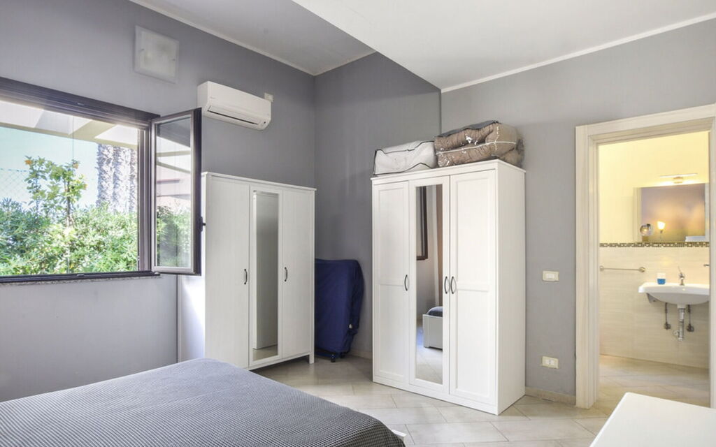Villa Sara: Autumn, Bathroom, Bedroom, Spring, Summer