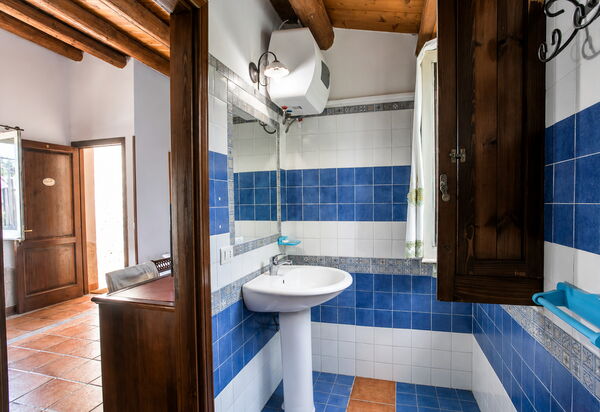 Casa Dafne: Autumn, Bathroom, Spring, Summer
