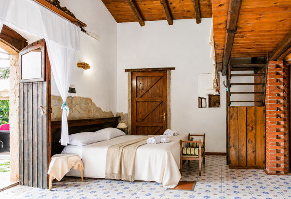 Casa Dafne: Autumn, Bedroom, Spring, Summer