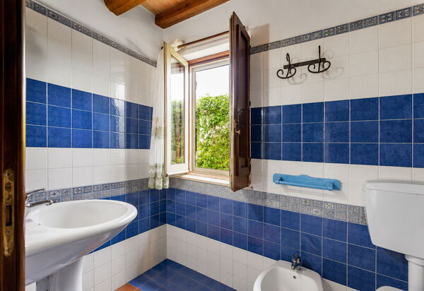 Casa Dafne: Autumn, Bathroom, Spring, Summer