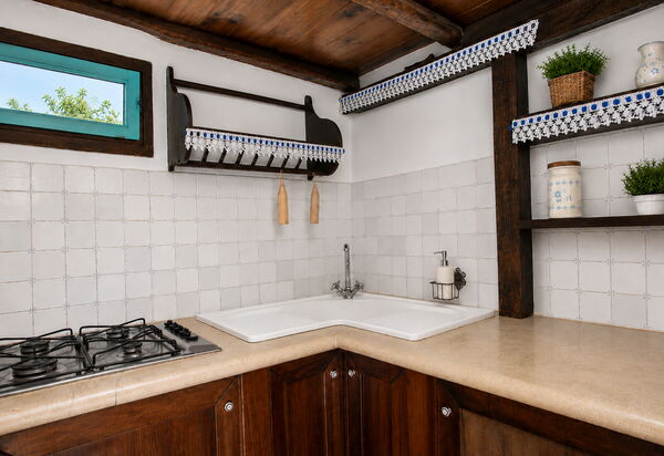 Casa Dafne: Autumn, Kitchen, Spring, Summer